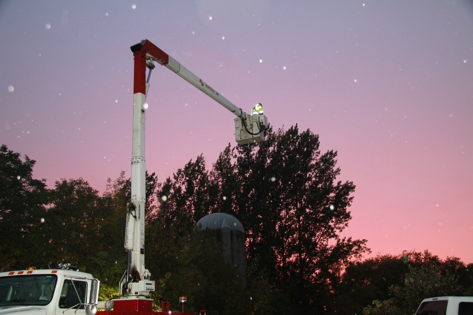 CLC bucket truck.jpg